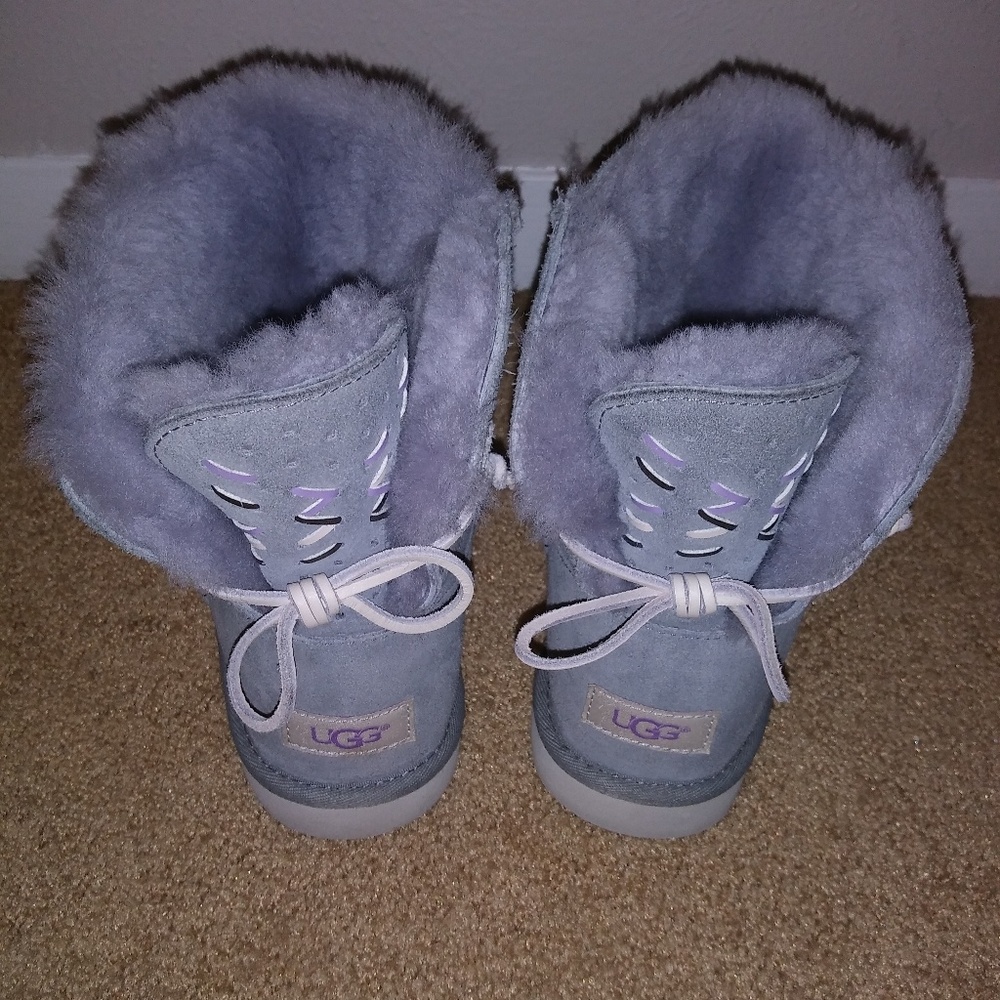 Shoes - Picture 2 of 3